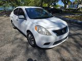 Used 2014 Nissan Versa SV image 3