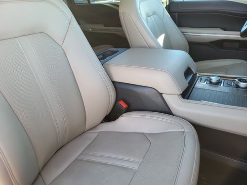 Used 2024 Ford Expedition Limited image 14