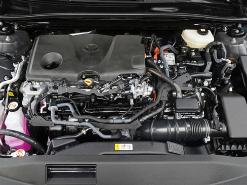 Used 2025 Toyota Camry SE image 29