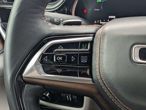 Used 2022 Jeep Grand Cherokee Summit w/ Advanced Protech Group IV AWD/4WD image 24