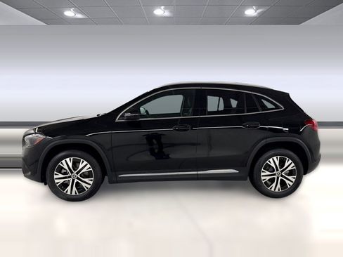 Certified 2025 Mercedes-Benz GLA 250 image 2