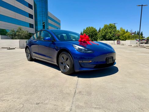 Used 2022 Tesla Model 3 RWD image 2