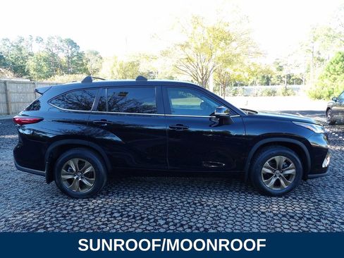 Used 2023 Toyota Highlander Bronze Edition image 6