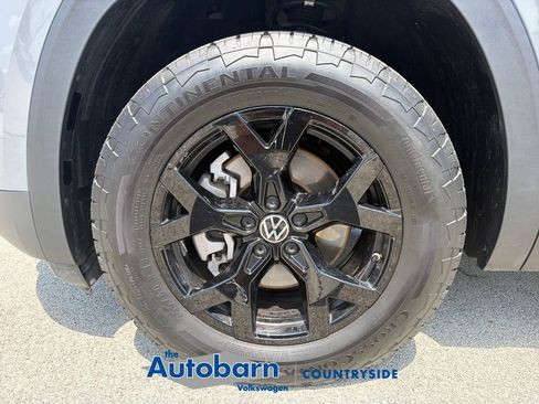 Certified 2024 Volkswagen Atlas Peak Edition SE AWD/4WD image 29