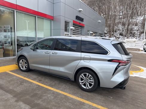 Used 2024 Toyota Sienna Platinum image 15