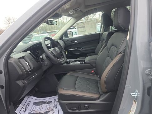 New 2026 Nissan Pathfinder Platinum AWD/4WD image 9