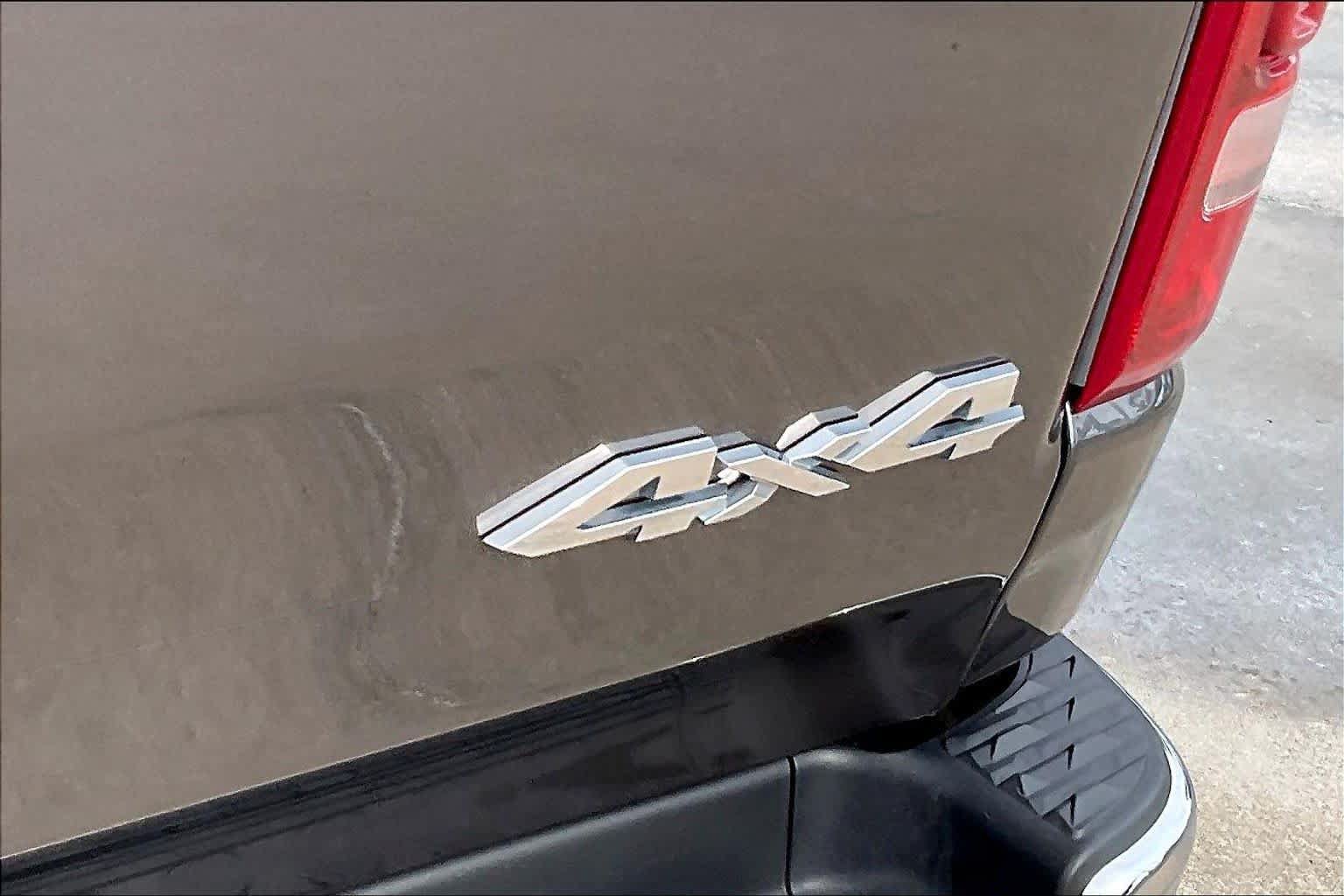 Used 2024 RAM 1500 Laramie AWD/4WD image 10