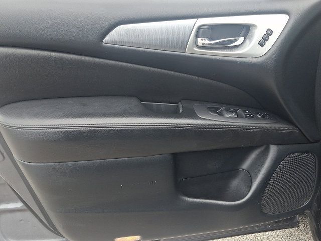 Used 2019 Nissan Pathfinder SL AWD/4WD image 14