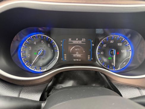 Used 2017 Chrysler Pacifica Touring-L image 20