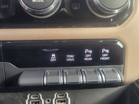 Used 2022 RAM 1500 Laramie AWD/4WD image 25