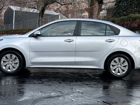 Used 2020 Kia Rio LX image 2