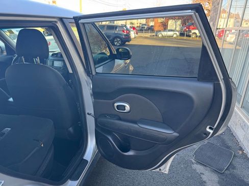 Used 2017 Kia Soul + image 21