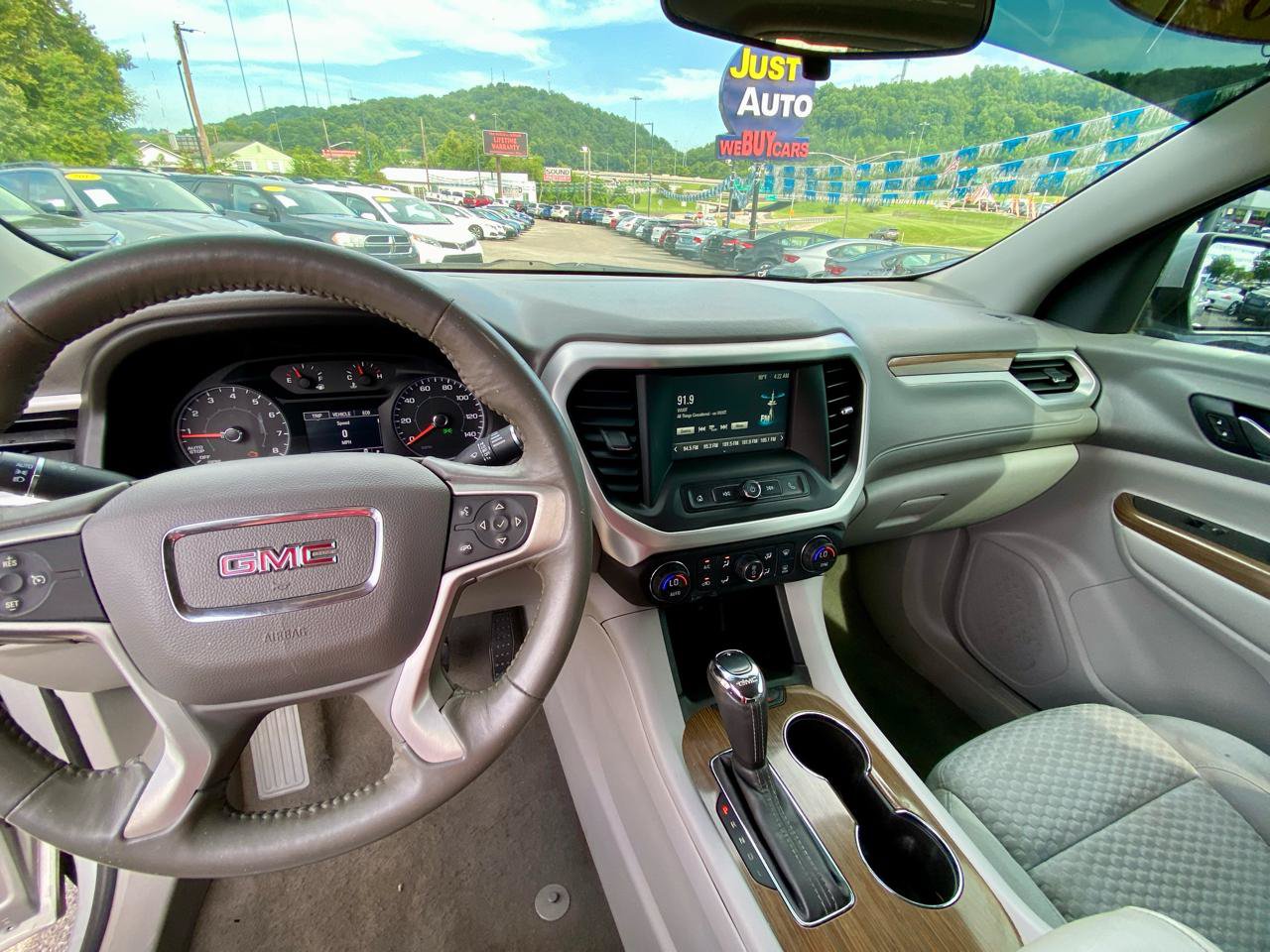 Used 2017 GMC Acadia SLE FWD image 21