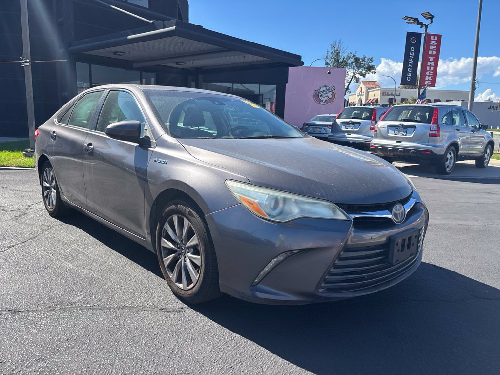 Used 2015 Toyota Camry XLE w/ Moonroof Package FWD image 2
