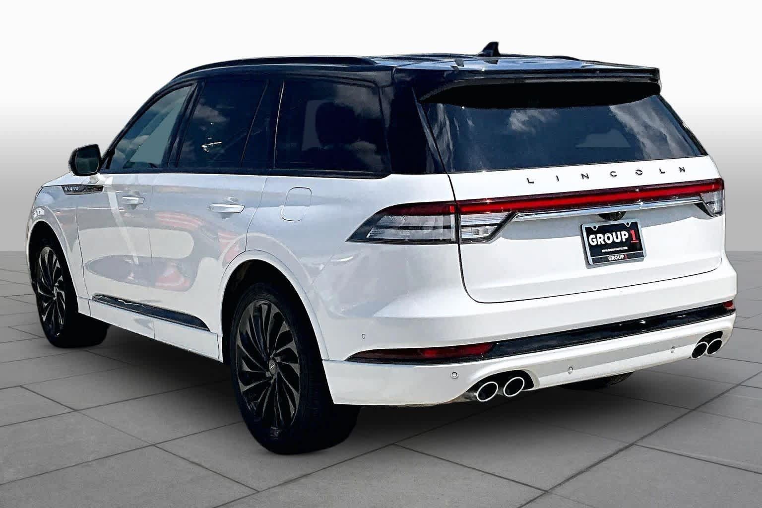 Used 2023 Lincoln Aviator Black Label AWD/4WD image 11