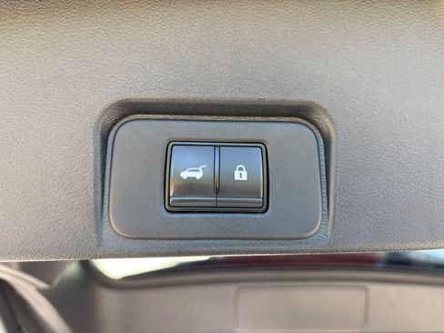 Used 2025 Nissan Rogue SV FWD image 20
