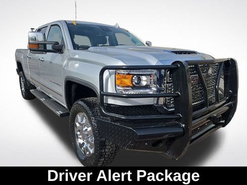 Used 2018 GMC Sierra 2500 Denali w/ Duramax Plus Package AWD/4WD image 8