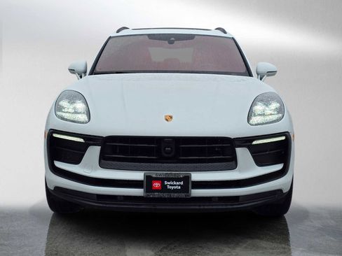 Used 2025 Porsche Macan AWD/4WD image 2