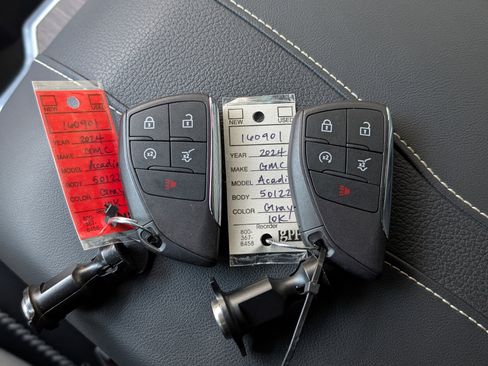 Used 2024 GMC Acadia Denali w/ Super Cruise Package image 39