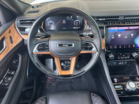 Used 2023 Jeep Grand Cherokee L Summit AWD/4WD image 16