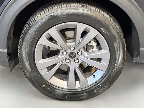 Used 2023 Ford Explorer XLT w/ Equipment Group 202A AWD/4WD image 33