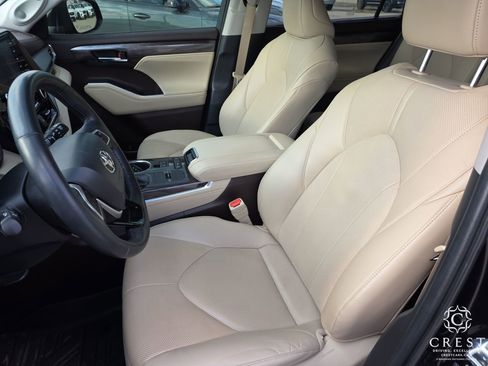 Used 2022 Toyota Highlander Limited image 6