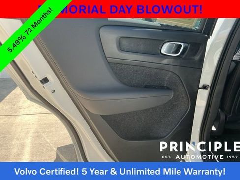 Certified 2025 Volvo XC40 B5 Core AWD/4WD image 32