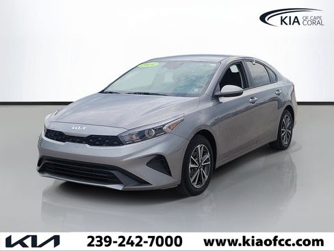Certified 2024 Kia Forte LXS FWD image 3