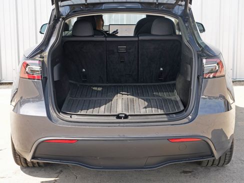 Used 2022 Tesla Model Y Performance image 10