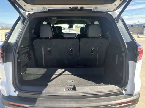 Used 2024 GMC Acadia Elevation image 25