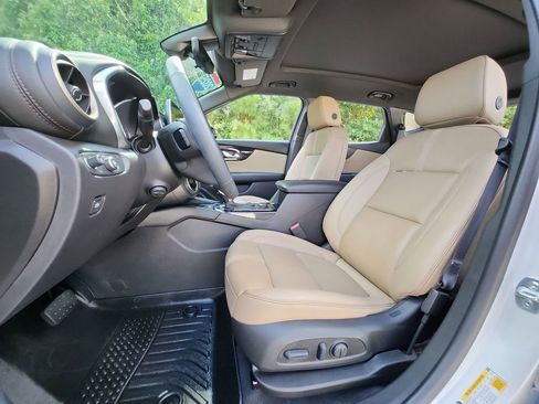 Certified 2025 Chevrolet Blazer Premier w/ Driver Confidence II Package image 24