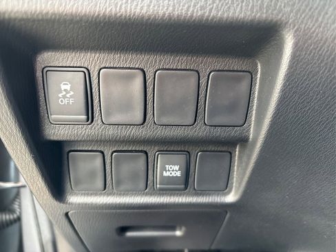 Used 2016 Nissan Pathfinder SV image 34