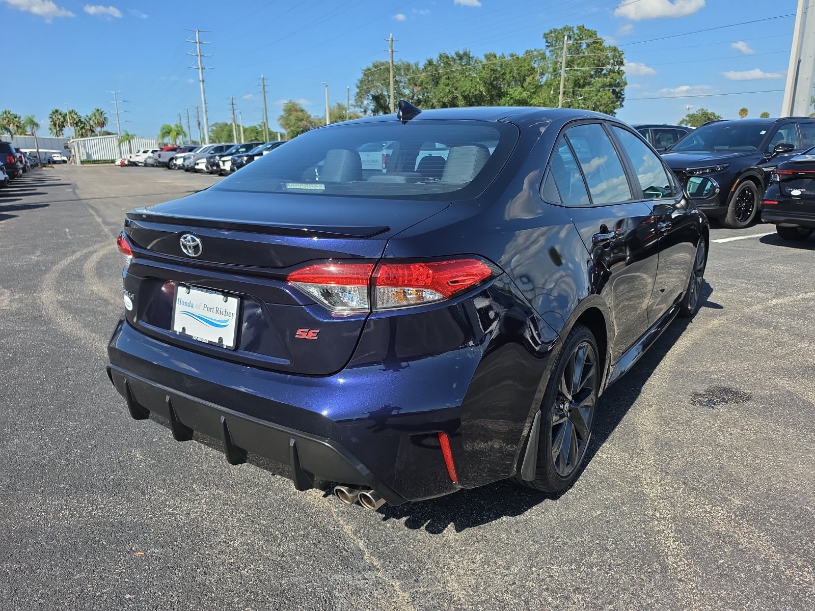 Used 2025 Toyota Corolla SE w/ SE Premium Package FWD image 4