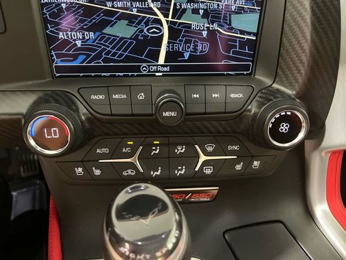 Used 2016 Chevrolet Corvette Z06 w/ 3LZ Preferred Equipment Group RWD image 21