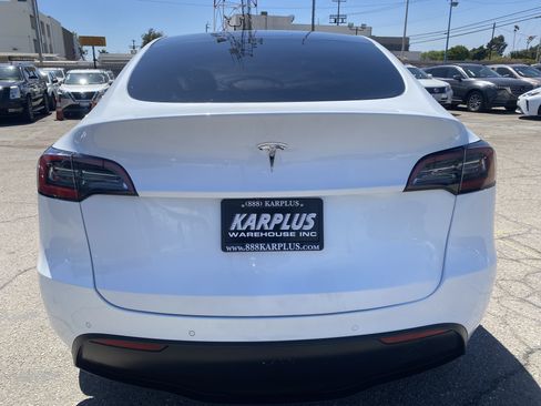 Used 2021 Tesla Model Y Long Range AWD/4WD image 11