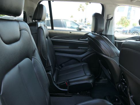 Used 2023 Jeep Grand Cherokee L Limited w/ Luxury Tech Group II RWD image 20
