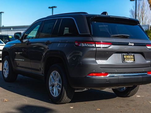 New 2025 Jeep Grand Cherokee Laredo X w/ Trailer Tow Package AWD/4WD image 10