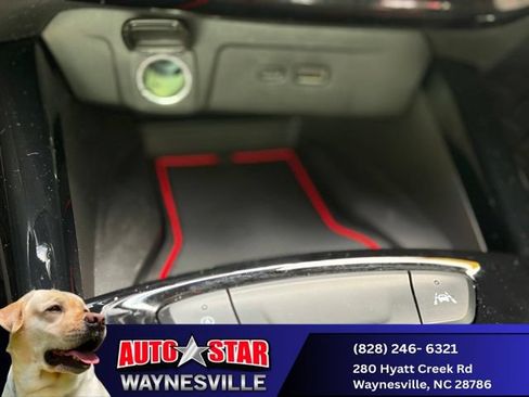 Used 2025 Chevrolet Trax RS w/ Sunroof Package FWD image 17