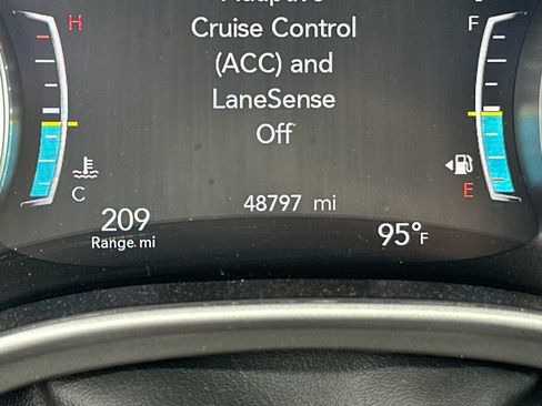 Used 2025 Chrysler Pacifica Select FWD image 10