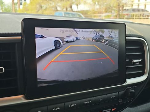 Certified 2022 Hyundai Venue SEL FWD image 25