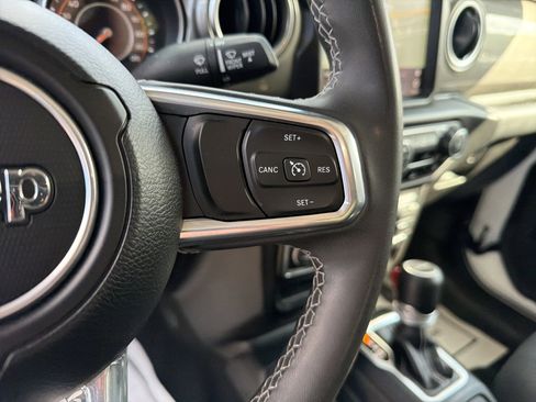 Used 2023 Jeep Gladiator Overland AWD/4WD image 20