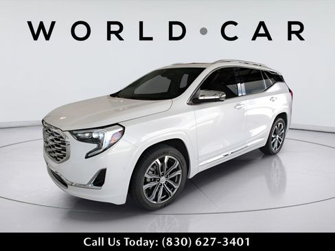 Used 2020 GMC Terrain Denali w/ Denali Premium Package FWD image 3