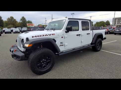 Used 2023 Jeep Gladiator Mojave w/ Cold Weather Group AWD/4WD image 4