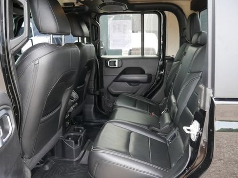 Used 2020 Jeep Gladiator Overland AWD/4WD image 25