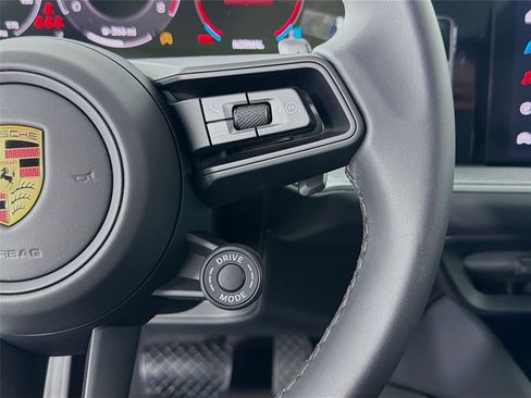 New 2025 Porsche Cayenne Coupe image 12