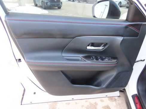 Used 2025 Nissan Kicks SR w/ SR Premium Package image 22