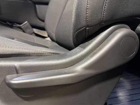 Used 2021 Chevrolet Silverado 2500 Custom w/ Custom Value Package image 17