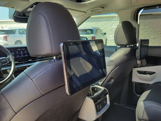Certified 2024 Kia Carnival SX Prestige FWD image 8