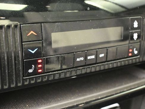Used 2025 Jeep Wagoneer Series III w/ Premium Group I AWD/4WD image 29