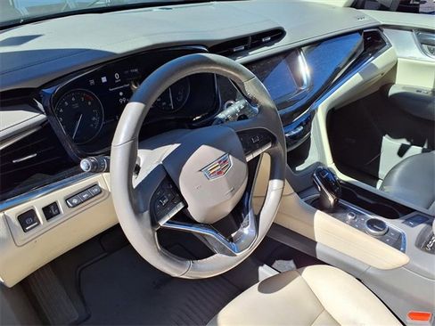 Used 2022 Cadillac XT6 Premium Luxury w/ Technology Package image 9